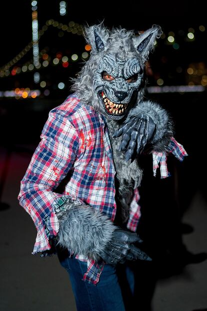 Rob Green, futbolista del Chelsea, sorprendió a todos con este terrorífico disfraz de hombre lobo.