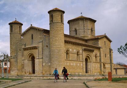 San Martín de Frómista, del siglo XI, uno de los monumentos románicos más admirados del Camino de Santiago