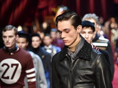 Una chaqueta de piel durante el desfile de la colección masculina otoño/invierno 2019 de Dolce & Gabbana.