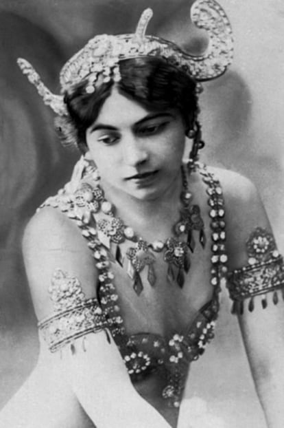 La bailarina y espía Mata Hari.