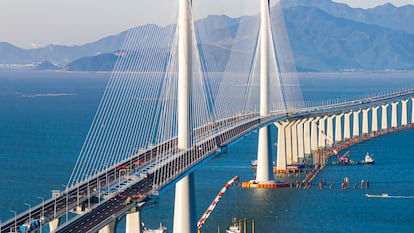 Vista aérea del pasaje atirantado de Huangmaohai, en la provincia china de Guangdong, extensión occidental del puente Hong Kong-Zhuhai-Macao.