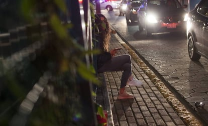 Una joven, en la zona universitaria de Cholula.