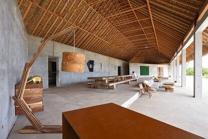 Interior del pabellón de talleres de Casa Wabi, obra de Álvaro Siza bajo la dirección de Tadao Ando. |