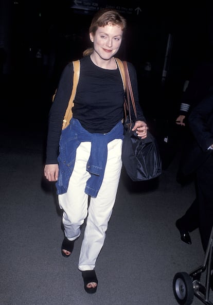 En esta imagen de 1994, se puede apreciar como Julianne Moore todavía no había hecho de la moda una prioridad. Quedaba poco tiempo para que empezase a destacar en las alfombras rojas de todo el mundo. 