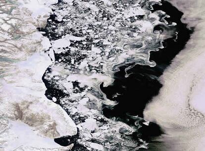Bloques de hielo se desprenden en el mar de Groenlandia