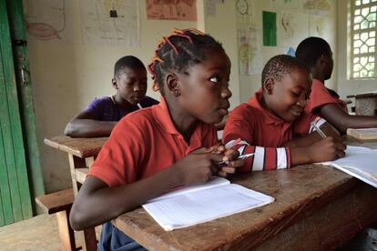 Los jóvenes ven la educación como una herramienta que les permite enfrentarse a la complejidad de los nuevos tiempos y reclamar su lugar en la sociedad en igualdad de condiciones con el resto de los ciudadanos de Camerún.