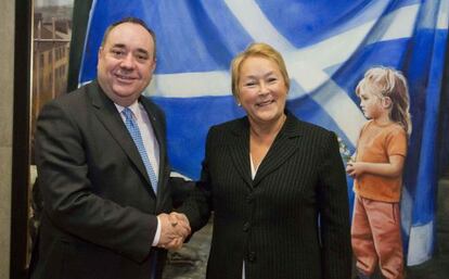 Alex Salmond y Pauline Marois, este martes en Edimburgo.