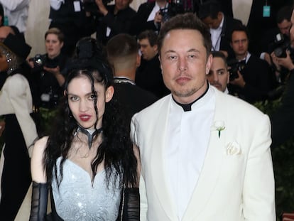 Grimes y Elon Musk, en la gala del Museo Metropolitano de Nueva York, el 1 de mayo de 2018.