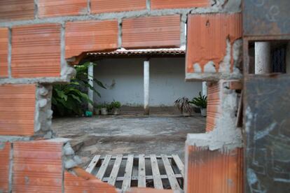 Casa vazia, de onde moradores foram expulsos pelas facções.