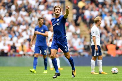 Marcos Alonso celebra su primer gol al Tottenham.