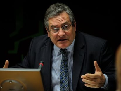 El catedrático y exrector de la UPV, Manuel Montero, interviene en la ponencia