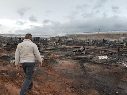 Asentamiento chabolista arrasado por el fuego la madrugada de este domingo en Níjar (Almería).