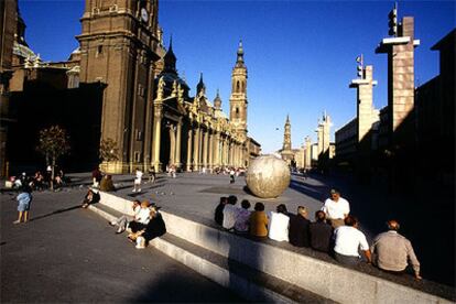 Zaragoza dedicará al agua la Expo 2008, que se celebrará del 14 de junio al 14 de septiembre. En la fotografía, la plaza del Pilar.