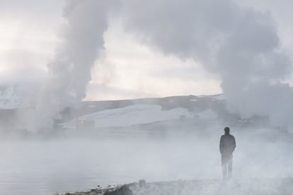 Isaac Julien. 'All that´s solid melts into air' (Playtime), 2013.