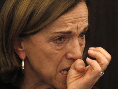 La ministra de Trabajo, Elsa Fornero, rompe a llorar en la conferencia de prensa en que se anunciaron las medidas, en Roma.