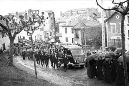 Entierro de José Antonio Aguirre en San Juan de Luz, marzo de 1960. Había fallecido en París el día 22 de ese mes.