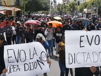 Marcha de estudantes contra o presidente boliviano