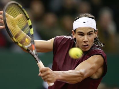 Nadal, durante el partido de 2004 frente a Roddick en La Cartuja de Sevilla.