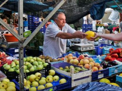 Mercado de frutas y verduras del municipio de Sineu en Mallorca, Baleares.