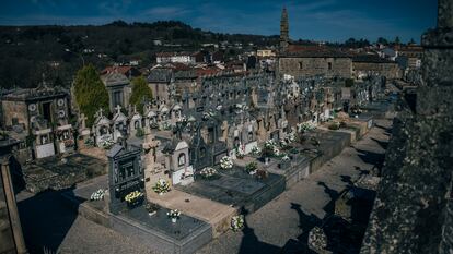 Cementerio de San Breixo (Celanova), donde fueron exhumados el año pasado, para realizar pruebas de ADN dentro del Plan Cuatrienal de Memoria Histórica en Galicia, los restos de siete asturianos fusilados el 22 de septiembre de 1939. En el mismo camposanto fueron enterrados cerca de un centenar de represaliados.