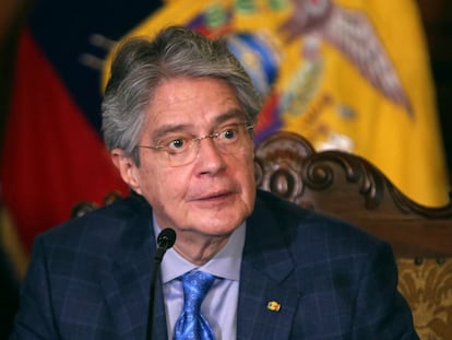 El presidente de Ecuador habla en una rueda de prensa en el Palacio de Carondelet de Quito el 10 de noviembre.