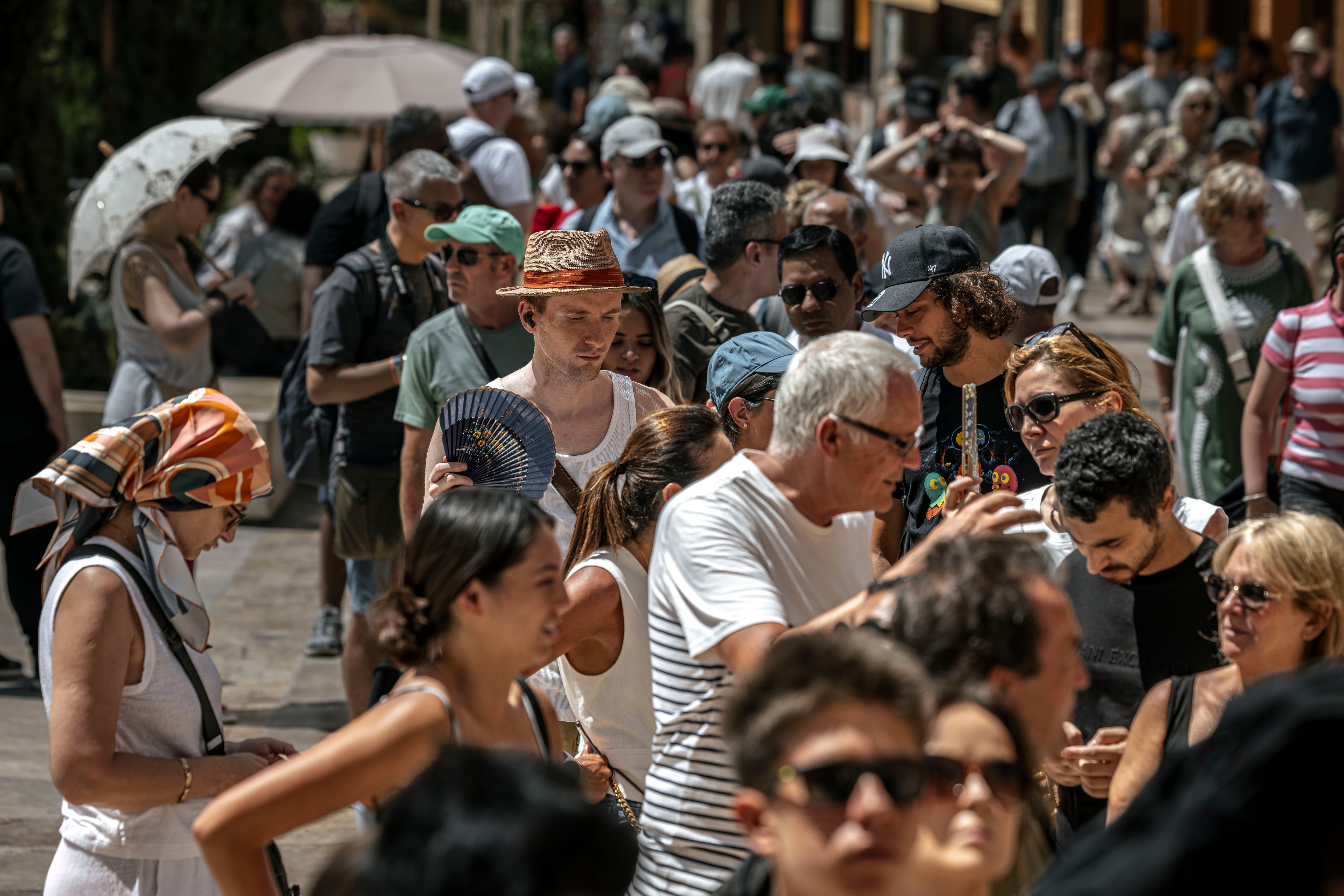 El turismo vive el mejor agosto de su historia y supera por primera vez los 12 millones de viajeros