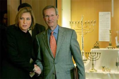 La ministra de Exteriores de Israel, Tzipi Livni, y el subsecretario de Estado de EE UU, David Welch, en Jerusalén.
