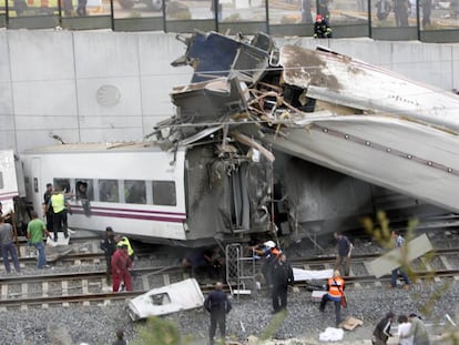 Rescate de las v&iacute;ctimas tras el accidente del tren Alvia en Angrois el 24 de julio de 2013.