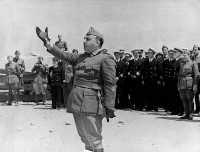 General Francisco Franco addresses troops in Castell&oacute;n, during the Spanish Civil War. 