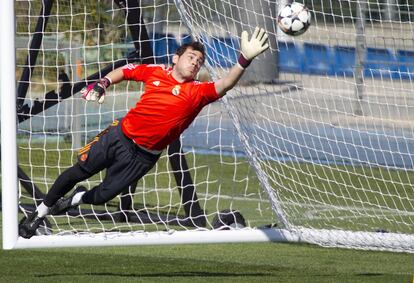 Iker Casillas durante el entrenamiento del Real Madrid previo a la jornada de Champions.