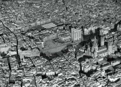Vista aérea del barrio perdido y la Catedral hacia 1925.