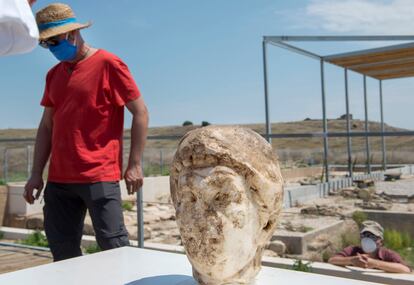 Busto del siglo I hallado en el yacimiento arqueológico de Cástulo (Jaén).