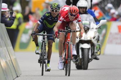 Nairo, a la izquierda, y Zakarin, en el sprint final.