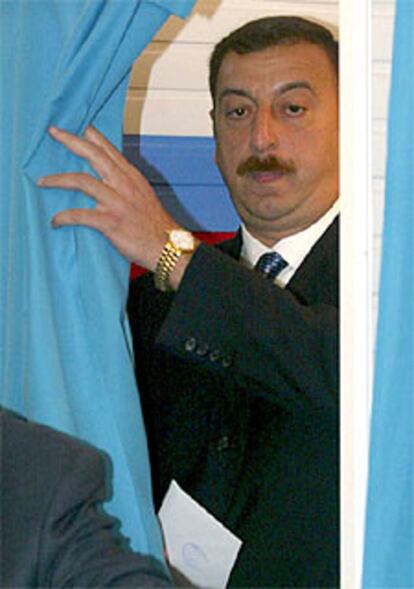 El candidato oficialista Iljam Alíev.