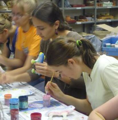 Una clase de cerámica, turismo creativo en Barcelona.