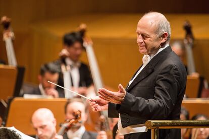 El director de orquesta Iván Fischer durante el concierto, este miércoles en Zaragoza.