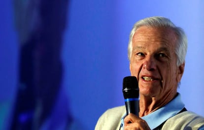 Brazilian Jorge Paulo Lemann, co-founder and board member of 3G Capital, a global investment firm, speaks to students from scholarship foundation "Fundacao Escolar", in Sao Paulo, Brazil, August 1, 2016.