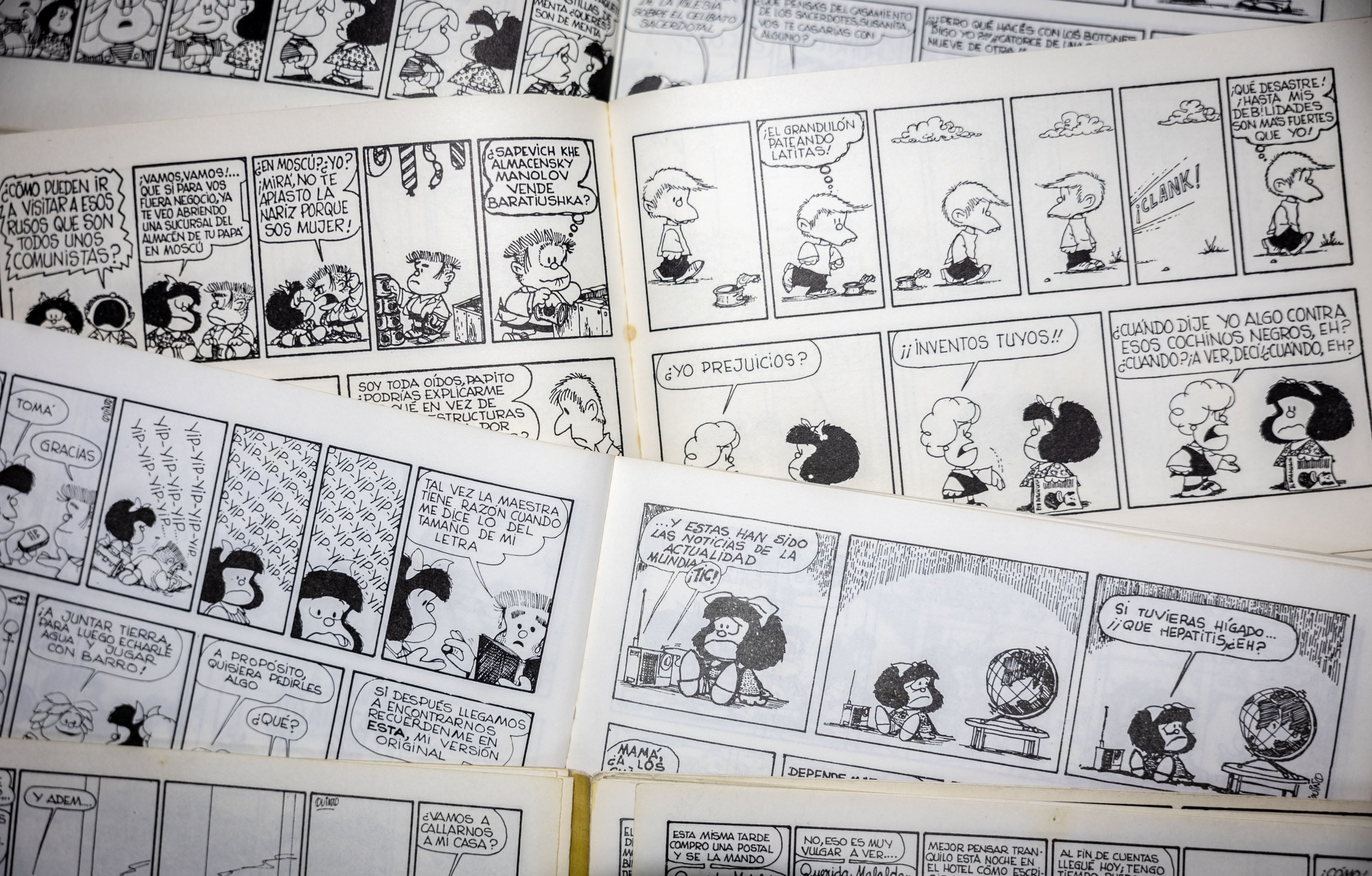 Páginas de los cómics de Mafalda editados por Lumen en los setenta.