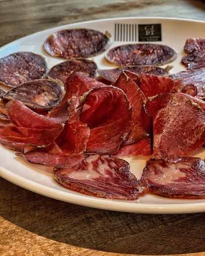 Al frente de la sucursal madrileña se encuentra Iñaki Gorrotxategi, que innova con algunas verduras, como los puerros con un ligero gratinado de queso. 
