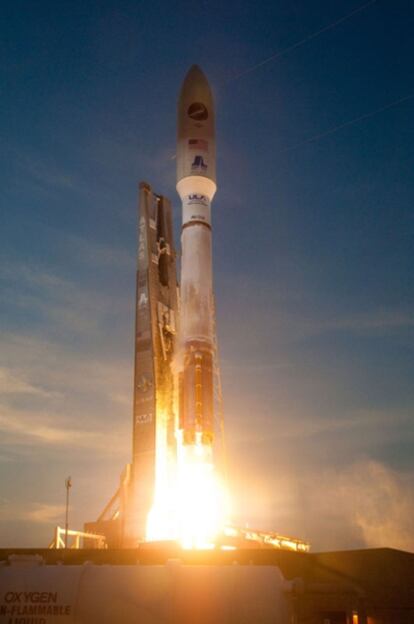 Despegue del cohete Atlas 5, desde la base espacial de cabo Cañaveral (Florida), para poner en órbita el minitransbordador 'X-37B'