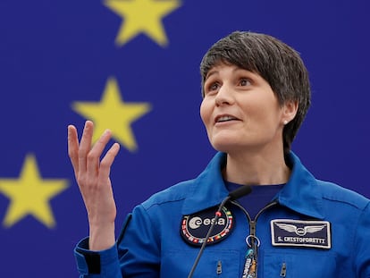 Strasbourg (France), 15/03/2023.- ESA Astronaut & Commander of the ISS Samantha Cristoforetti of Italy speaks during the ceremony marking the International Women's Day at the European Parliament in Strasbourg, France, 15 March 2023. (Francia, Italia, Estrasburgo) EFE/EPA/JULIEN WARNAND
