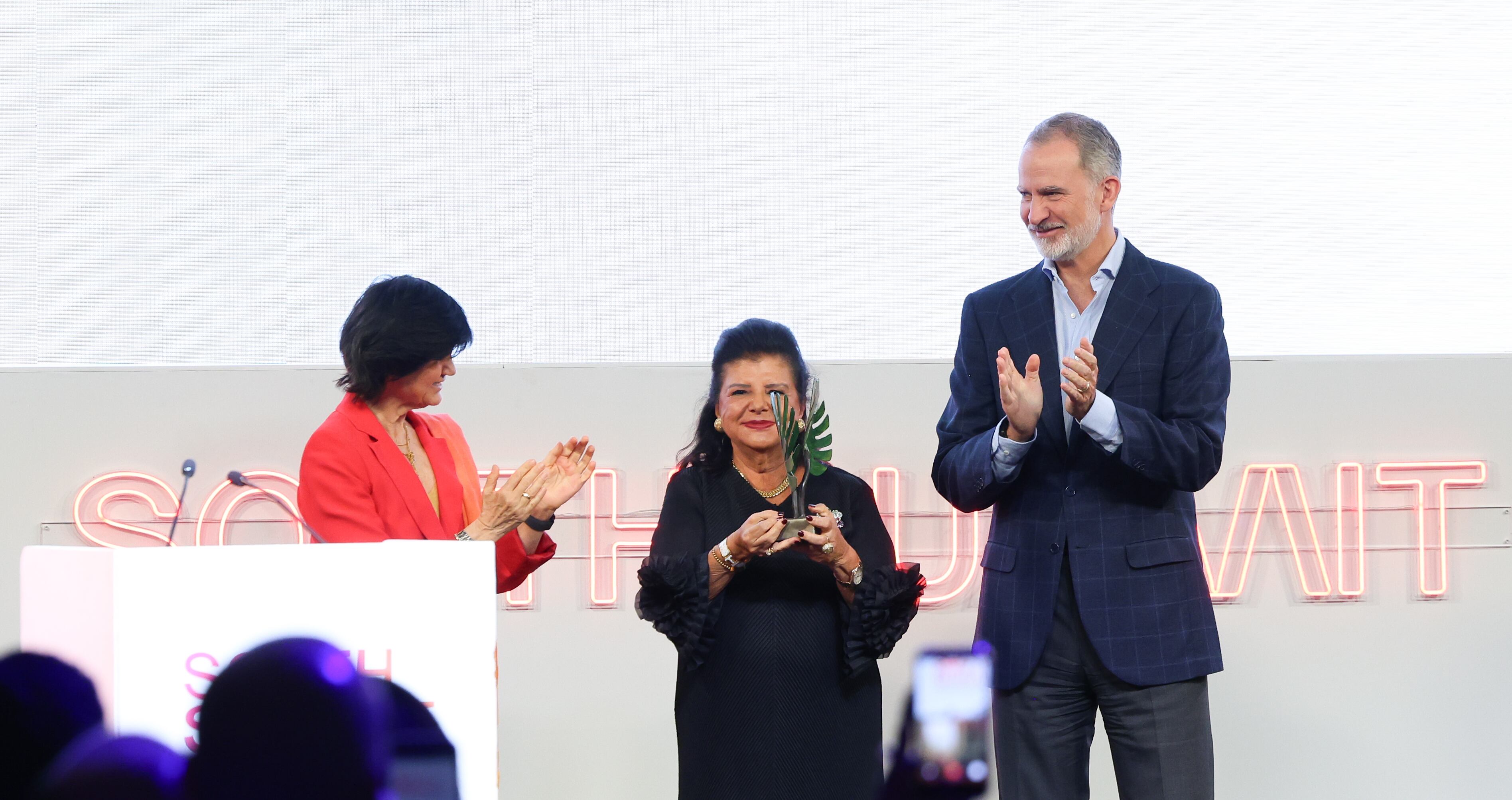 El Rey entrega el premio al liderazgo del South Summit a la empresaria brasileña Luiza Trajano