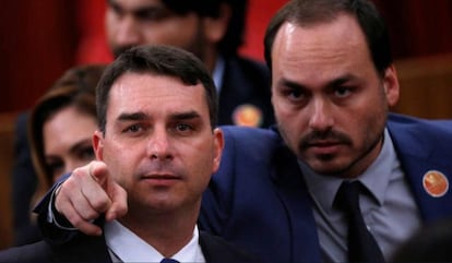 Flávio e Carlos Bolsonaro.