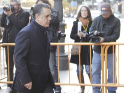 C&aacute;ndido Herrero, de Orange Market, a su llegada al juicio.