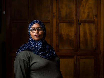 Fatoumata Jallow, superviviente de mutilación genital, en la Asociación Karibu, Madrid.