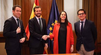 Reunión entre el presidente del PP, Pablo Casado, y la líder de Ciudadanos, Inés Arrimadas, sobre las coaliciones electorales para las próximas elecciones autonómicas.