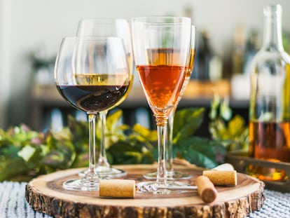 Diferentes tipos de copas para beber vino.