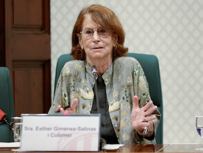 Esther Giménez-Salinas durante su comparecencia en comisión parlamentaria para evaluar su idoneidad para el cargo.