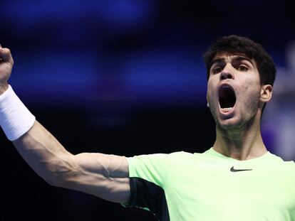 Alcaraz celebra un punto durante las semifinales de la Copa de Maestros contra Djokovic, el pasado sábado en Turín.