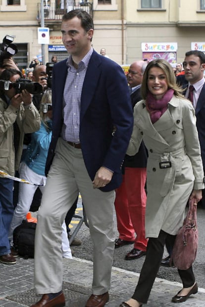 Los Príncipes, a su llegada al hospital Clinic para visitar al Rey.